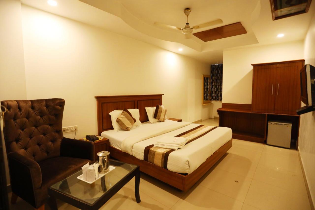 Hotel Maya 'New Delhi' Exterior photo