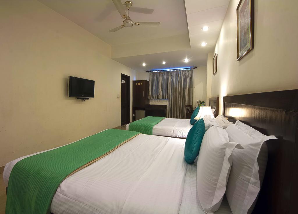 Hotel Maya 'New Delhi' Exterior photo