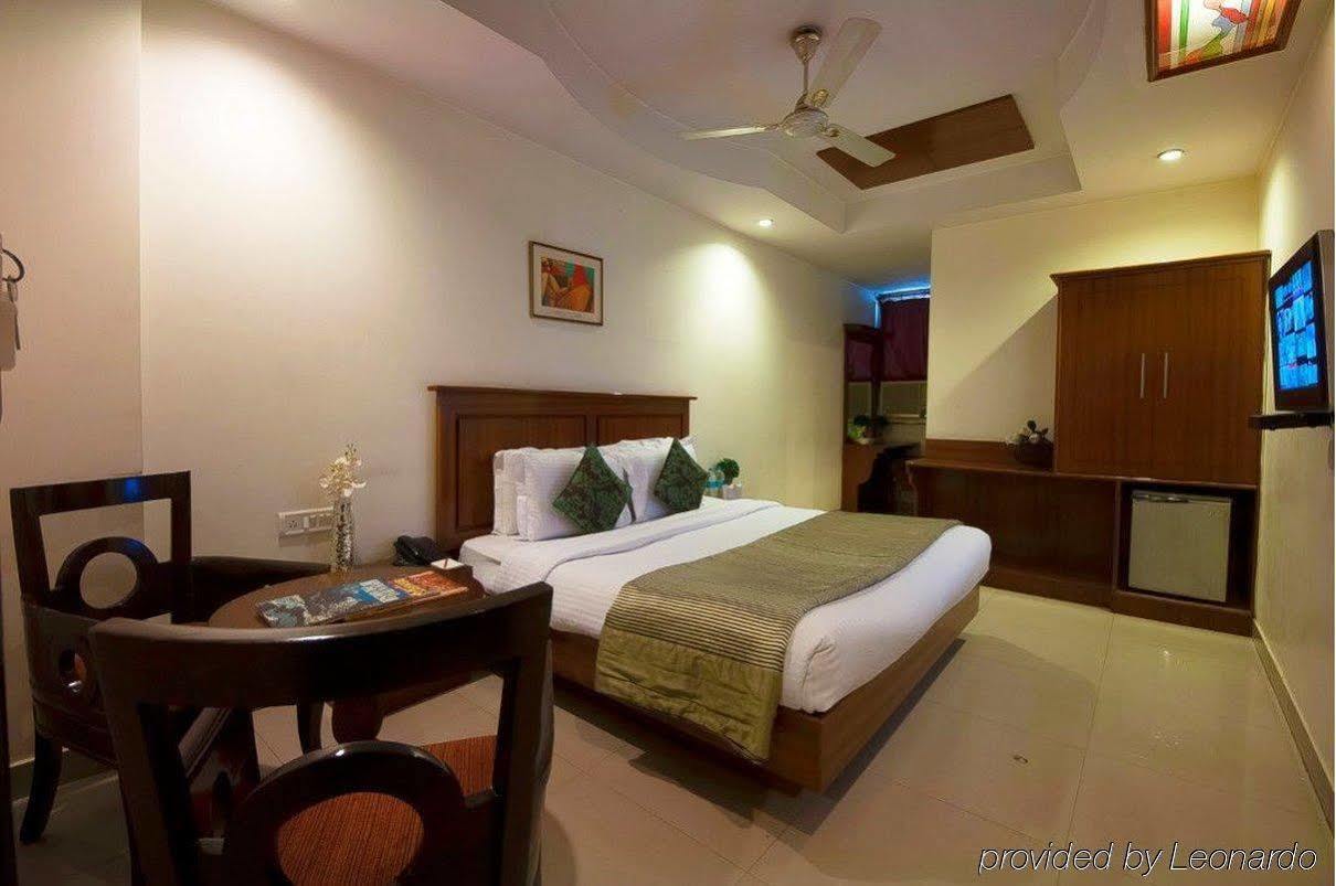 Hotel Maya 'New Delhi' Exterior photo