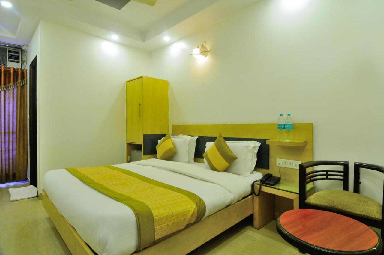 Hotel Maya 'New Delhi' Exterior photo